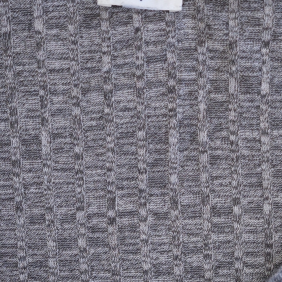 Forever 21 Gray Textured Button Crop Top - Picture 3 of 7